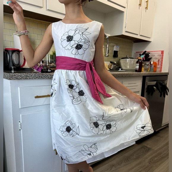 Flowered Dress - Picture 2 of 6